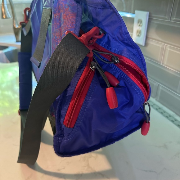 NIKE FAST3R CLASSIC SPORT WORKOUT LIGHTDUFFLE BAG Blue Purple And Red - Picture 6 of 15